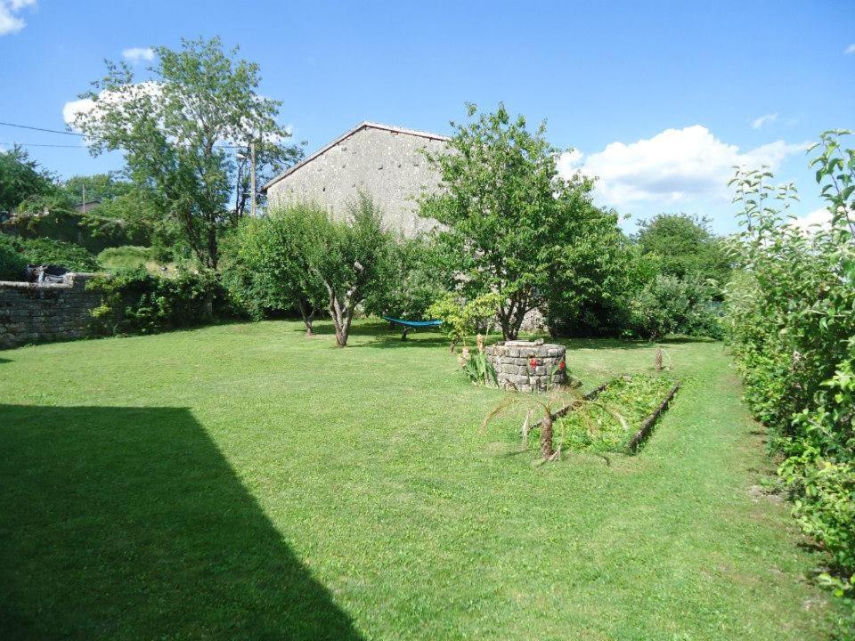 B&B Chez Fouchs - Chambre D'Hotes Dun-sur-Meuse ภายนอก รูปภาพ