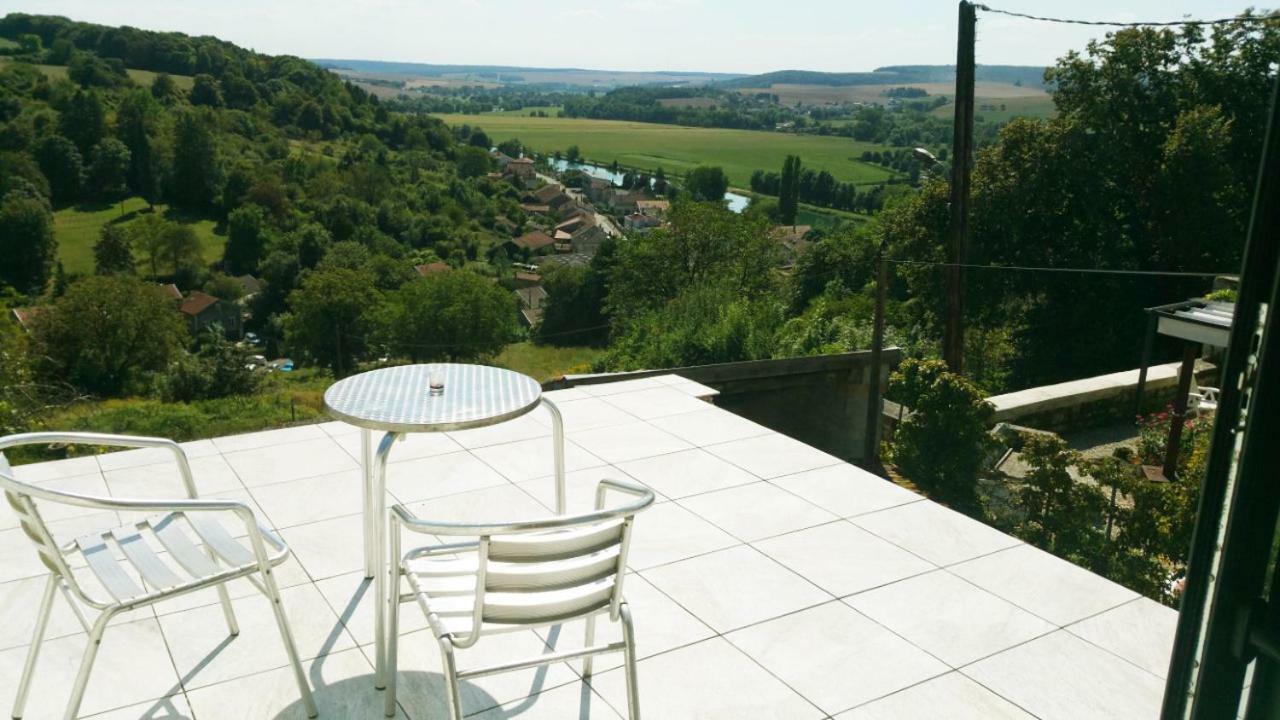 B&B Chez Fouchs - Chambre D'Hotes Dun-sur-Meuse ภายนอก รูปภาพ